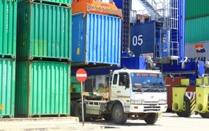 Rapor Merah Jelang Pergantian Periode, Neraca Perdagangan RI Kembali Defisit