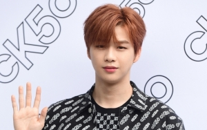 Kang Daniel Diserbu Kucing Saat Wawancara, Bikin Netizen Kebingungan Memilih