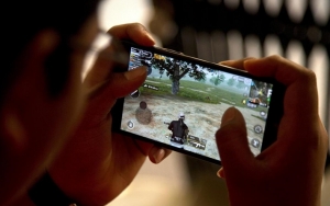 Kecanduan Gadget, Ratusan Remaja di Jabar Dilarikan ke RSJ