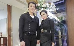 Temani Suami Lari Sore, Syahrini Malah Asik Ngemil Ramai Dicibir Alay