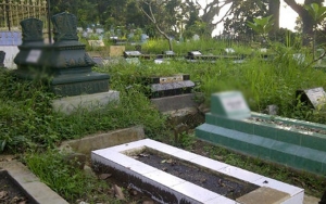 Khawatir Makam Sang Ibu Akan Dibongkar Lagi, Warga Desa Di Probolinggo Gantian Berjaga