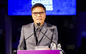Lee Soo Man Tuai Kecaman Diduga Tak Hadiri Pemakaman Sulli Karena Perjalanan Bisnis
