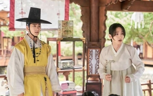 Sesama Cowok, Jang Dong Yoon dan Kang Tae Oh Syuting Ciuman Berulang Kali di 'The Tale of Nokdu'