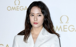 Sempat Dihujat karena Bungkam, Krystal Ternyata Tunggui Rumah Duka Sulli Selama 3 Hari
