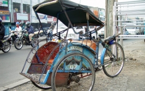Ingin Saksikan Pelantikan Jokowi, Kakek Ini Nekat Kayuh Becak dari Surabaya ke Jakarta