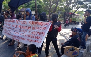 Mahasiswa Makassar Kembali Gelar Aksi Demo, Nyaris Ricuh Dengan Polisi