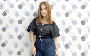 Irma Darmawangsa Tuai Reaksi Jijik Usai Rela Jungkir Balik Sampai Kayang Demi Disawer TNI Polri
