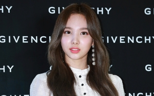 Kecantikan Nayeon Twice dengan Riasan Tipis Dipuji Bersinar dan Menyilaukan