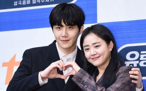 Adegan Kim Seon Ho Robek Baju Moon Geun Young di 'Catch The Ghost' Jadi Sorotan