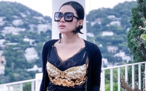  Harga Baju Polkadot Syahrini Bikin Melotot, Salfok Bagian Perut Sembunyikan Debay?