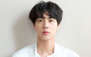 Lucunya Jin Gagal Foto Keren Gara-Gara Ulah Jahil Trio Maknae BTS