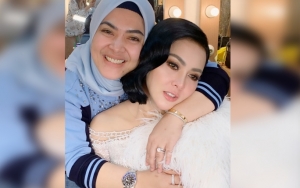 Harga Tas Mungil Adik Syahrini 'Murah' Banget Bikin Sulit Dipercaya, Sampai Netter Ikutan Terharu