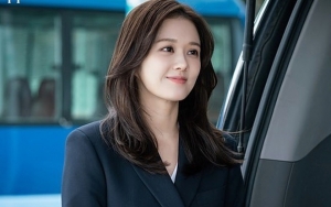 Jang Nara Pamer Wajah Cantik Awet Muda Buat Promosi 'VIP', Netter Malah Gagal Fokus Pada Ini