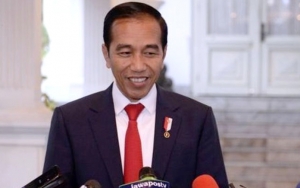 Buka Suara Soal Posisi Duduknya yang Viral, Jokowi: Saya Gak Pernah Yoga