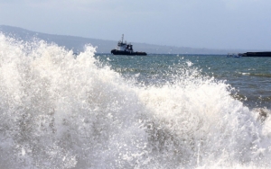 BMKG Imbau Masyarakat Waspada Potensi Gelombang Laut 6 Meter di Wilayah Ini