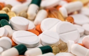 Petugas Kesehatan Di Posko Pengungsi Gempa Maluku Sebut Stok Obat Kurang