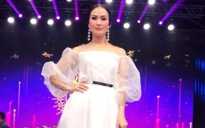 Totalitas Kerja, Iis Dahlia Tuai Pujian Saat Jadi Tukang Ojek