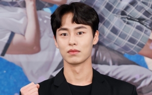 Pose Manis Lee Jae Wook Saat Foto Bareng Fans Jadi Perbincangan hingga Bikin Deg-degan