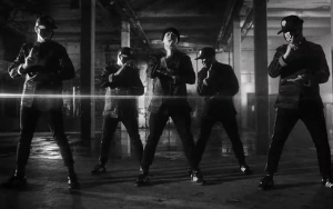 Jackson GOT7 Pamerkan Kemampuan Rap Bareng Rich Brian Dalam MV 'Titanic'