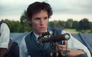 Eddie Redmayne Tampilkan Petualangan Super Menegangkan di Trailer Baru 'The Aeronauts' 
