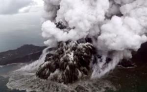 Anak Krakatau Erupsi, Wisatawan Dilarang Mendekati Radius 2 Km