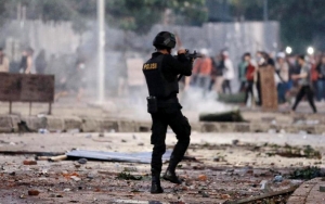 Komnas HAM Sebut Oknum Polisi Tak Manusiawi Tangani Demo Pilpres