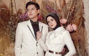 Cut Meyriska 'Umumkan' Hamil Lewat Foto Mesra Dipeluk Roger, Aksi Cium Leher Bikin Gemes