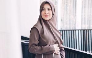 Irish Bella Elegan Dalam Pemotretan Bunga-Bunga, Dipuji Cantik Paripurna Bak Bidadari Turun ke Bumi