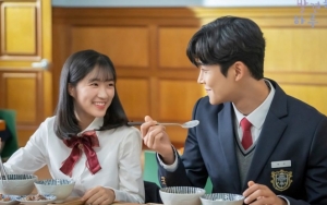 Foto-foto Kim Hye Yoon - Rowoon di 'Extraordinary You' Ini Sukses Bikin Gemas, Fans Doakan Pacaran
