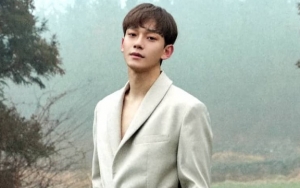 Chen EXO Hadir dan Nyanyi di Penikahan Kakak, Ditodong Foto Bareng Sampai Pelukan Hangat