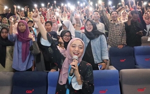 Perdana Main Film, Chiki Fawzi Penuh Semangat Ikut Maraton Gala Premiere '99 Nama Cinta'
