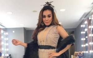 Bebby Fey Cari Suami Pakai Baju Seksi Hingga Dada 'Ngintip', Gandhi Fernando Ikut Komentar