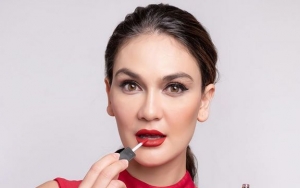 Luna Maya Diberi Kejutan Oleh Sosok Misterius, Faisal Nasimuddin atau Ryochin?