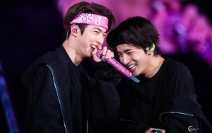 Bikin Geger, V Jilat Pipi Jin di Konser BTS?