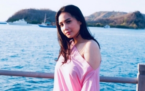 Nagita Slavina Tuai Reaksi Tak Terduga Usai Pamer Bahu Mulus Saat Liburan di Pantai