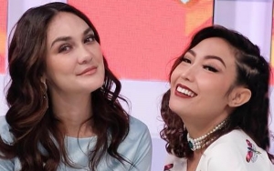 Ayu Dewi cs Nyanyi 'November Ceria', Luna Maya Merah Merona Isyaratkan Jatuh Cinta?
