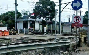 Rombongan Nyaris Tersambar Kereta, PT KAI Minta Wisata Horor di Rel Bintaro Disetop