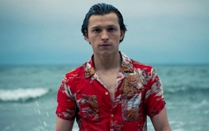 Tom Holland Bagikan Foto Perdana di Film 'Cherry' Arahan Russo Brothers, Kepala Botak Curi Perhatian