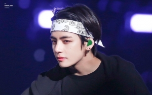 Beredar Foto-Foto Lawas V BTS Saat SMA, Wajah Polos Curi Perhatian