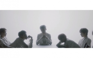 WayV Sendu dan Telanjang Dada di MV 'Love Talk' Versi Bahasa Inggris