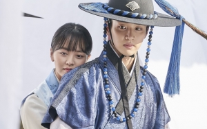 Kim So Hyun dan Jang Dong Yoon Ciuman Intens di Ranjang 'The Tale of Nokdu'