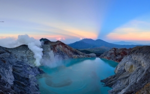 Kawah Ijen Kembali Dibuka, Wisatawan Bisa Nikmati 'Blue Fire'