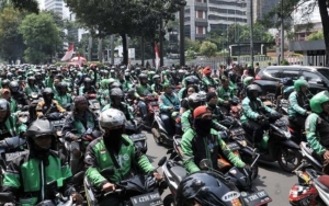 Driver Ojol Ini Nangis Sesenggukan Karena Orderan Di-cancel, Banjir Simpati Netizen