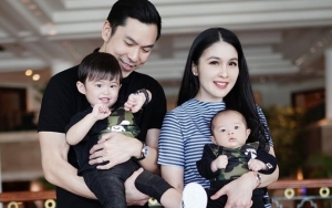 Sandra Dewi Pamer Sederet Foto Nikah Rayakan Anniversary, Aksi Nyosor Suami Sukses Bikin Iri