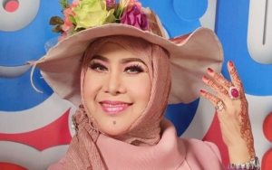 Dijuluki Ratu Dangdut Indonesia, Elvy Sukaesih Ternyata Punya Cita-Cita Jadi Pramugari Dan Dokter