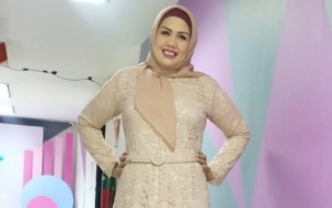 Ely Sugigi Kompak Pakai Baju Pengantin Dengan Pria Brondong Tampan Ini, Nikah Untuk Kelima Kalinya?