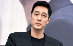 Dandanan Aneh So Ji Sub di Bandara Jadi Bahan Gosip, Netizen: Entah Apa yang Merasukinya