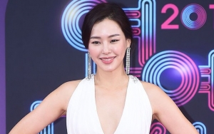 Honey Lee Berani Pakai Rok Tembus Pandang Tuai Komentar Seperti Ini