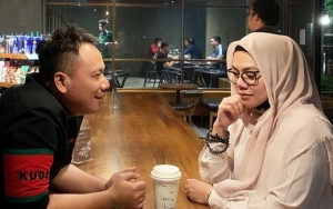 Sarita Tegaskan Cuma Dekat Karena Pekerjaan, Beber Sikap Asli Vicky Prasetyo di Balik Layar