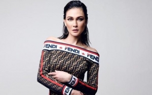 Luna Maya Senyum Cantik Bareng Pria Tampan, Wajah Reino Jutek Bak Malas Ditempel Syahrini
